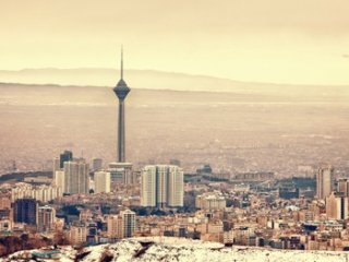 چرا تهران پایتخت شد؟. نویسنده: ناصر تکمیل همایون