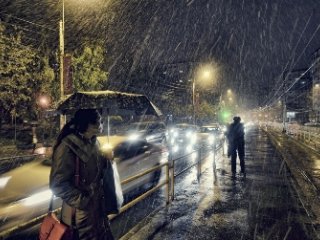 ترقه ها زیر باران. نویسنده: احمدرضا احمدی