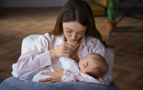 شیر مادر؛ عامل رشد و سلامت کودک
