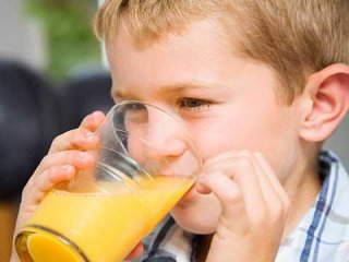 مصرف آبمیوه در کودکان