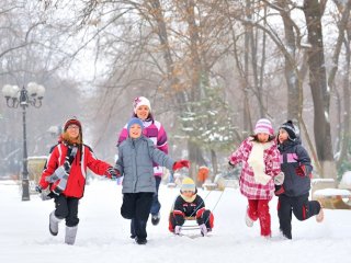 کودکان در فصل سرما باید چگونه لباس بپوشند؟