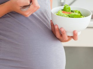 خانم‌های باردار چه غذاهايی بخورند؟!