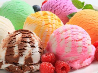 ویژگی‌ها و ارزش غذایی بستنی