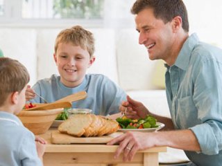 فواید خوردن غذا با خانواده