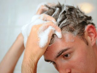 شستن بیشتر موهای چرب؛ خوب یا بد؟