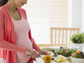 خانم‌های باردار به جای دو نفر نخورند