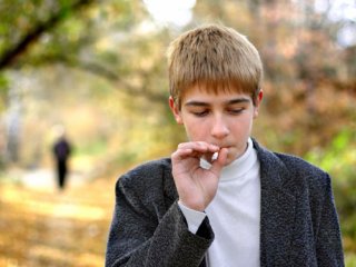 كاهش سن مصرف سیگار به 10 سال (1)