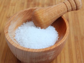 کاربردهای نمک در خانه داری (1)