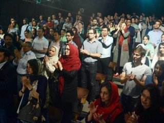 نقدی بر نمایش «بیگانه» اثر دکتر مسعود دلخواه