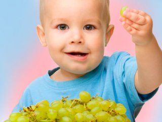 اهمیت و فایده مصرف انگور برای کودکان