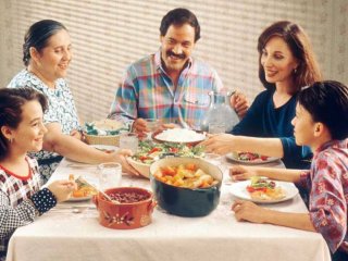ویژگی‌های یك سفره غذایی مناسب برای خانواده‌