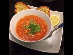 سوپ گوجه‌فرنگی همراه با ورمیشل