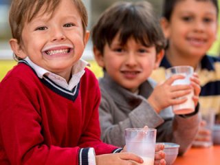 ارتقا سلامت کودکان با ارایه صبحانه و شیر در مدارس