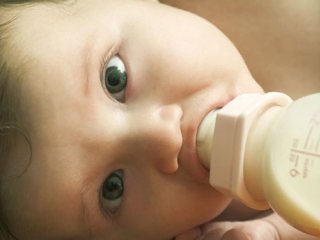 2 نکته در مورد تغذیه مادر و آلرژی‌ غذایی شیرخوار