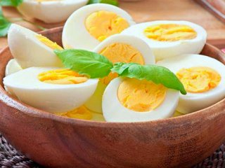 آیا تخم‌مرغ کامل گزینه مناسب تری برای ورزشکاران است؟