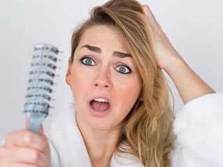 ۱۱ درمان خانگی برای جلوگیری از ریزش مو