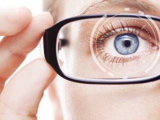 ۱۰ عادت ساده ای که به بینایی شما صدمه می زند