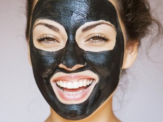 ساخت چند ماسک سیاه خانگی برای پاکسازی پوست صورت