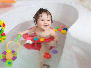 ۶ نکته مهم درباره حمام کردن نوزاد