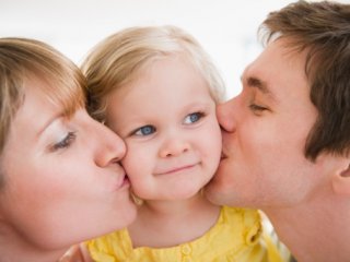 بوسیدن کودکان چه مزایایی دارد؟
