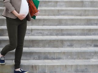 آیا پله برای خانم باردار خطر‌ناک است؟