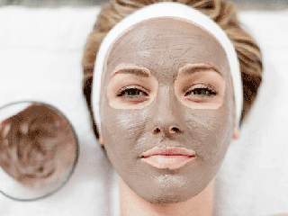 ماسک شیرین بیان معجزه ای برای از بین بردن لک های پوستی