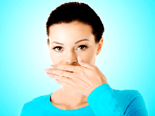 بوی بد دهان را با این روش های طبیعی از بین ببرید