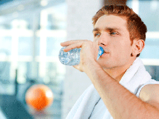 نوشیدن آب چه تاثیری در لاغری دارد؟