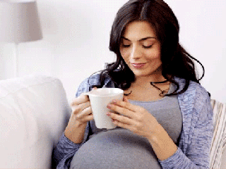 عوارض خطرناک خوردن قهوه برای زنان باردار