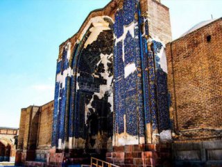 مسجد کبود تبریز؛ شکاهکار هنر معماری و کاشی‌کاری‌