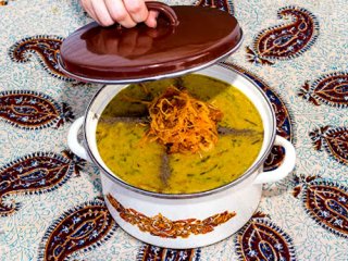طرز تهیه آش سبزی شیرازی