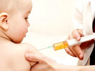 آیا زدن واکسن کودکان در زمان شیوع کرونا برای آن‌ها خطر دارد؟