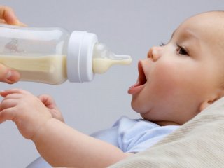 ویروس کرونا؛ شیردهی مادر آلوده نوزاد را مبتلا می‌کند؟