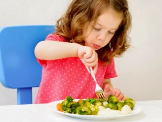 بهترین و بدترین خوراکی‌ها برای کودکان بیش فعال