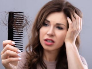مهم‌ترین دلایل ریزش مو در خانم‌ها