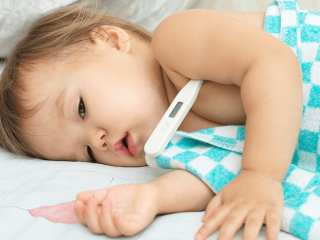 کدام بیماری‌ها در کودکان با تب بروز می‌کنند؟