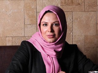 بازیگر زن ایرانی که کرونا دست به عصایش کرد + عکس