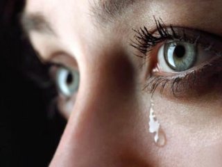آیا گریه کردن خانم‌ها نشانه ضعف است ؟