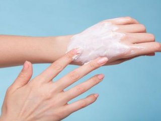 درمان خشکی پوست دست در روزهای سرد