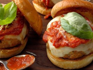 طرز تهیه ساندویچ چیکن آلفردو با ادویه ایتالیایی