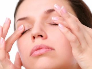 ۴ روش آسان برای احیای چشم‌های خسته