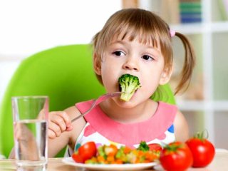 کودکان و نوجوانان میوه و سبزی بیشتری بخورند