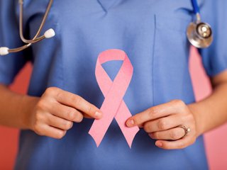۱۰ نشانه سرطان که خانم‌ها نادیده می‌گیرند