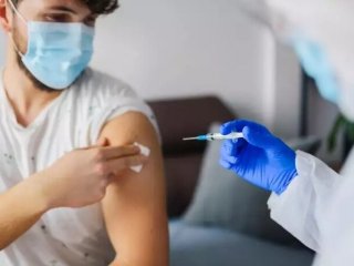 بدن چه زمانی پس از واکسن زدن مقابل کرونا ایمن می‌شود؟