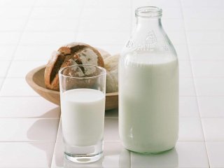 بهترین راه برای تشخیص فاسد شدن شیر