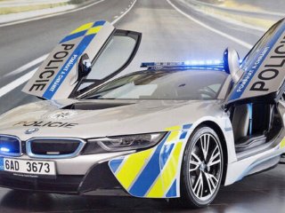 ۱۰ خودروی لوکس پلیس در دنیا + تصاویر