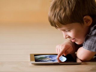 از چه سنی برای فرزندان گوشی موبایل بخریم؟