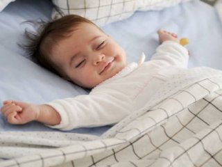 چرا نوزادان در خواب می خندند؟