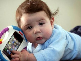 کودکان تا دو سالگی از چه دستگاه‌هایی نباید استفاده کنند؟