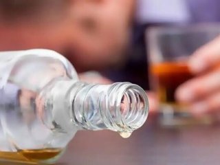 عوارض جبران‌ ناپذیر مشروبات الکلی و درخواست وزارت بهداشت از قوه قضائیه